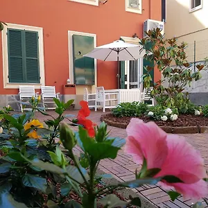 villetta-volta.hotelitalianriviera.com/